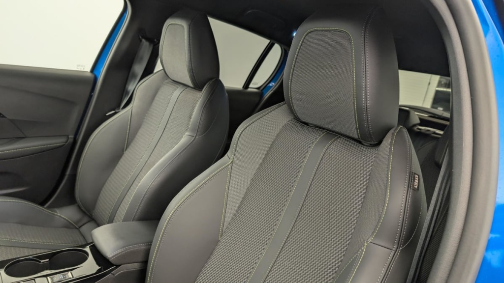 PEUGEOT 208 Hybrid 136 e-DCS6 GT - ref: 1-357703 - Photo 16