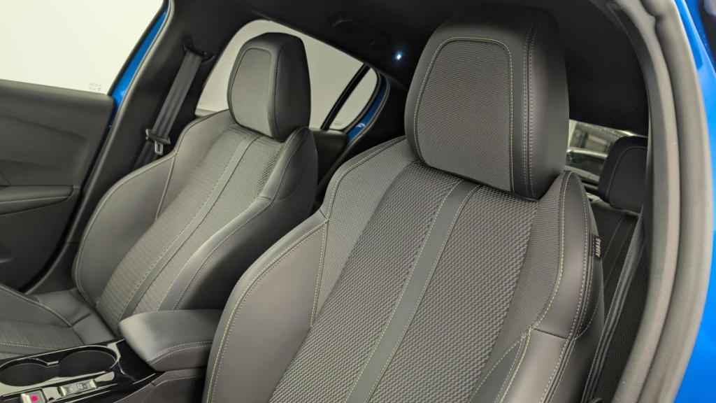 PEUGEOT 208 Hybrid 136 e-DCS6 GT - ref: 1-357704 - Photo 16