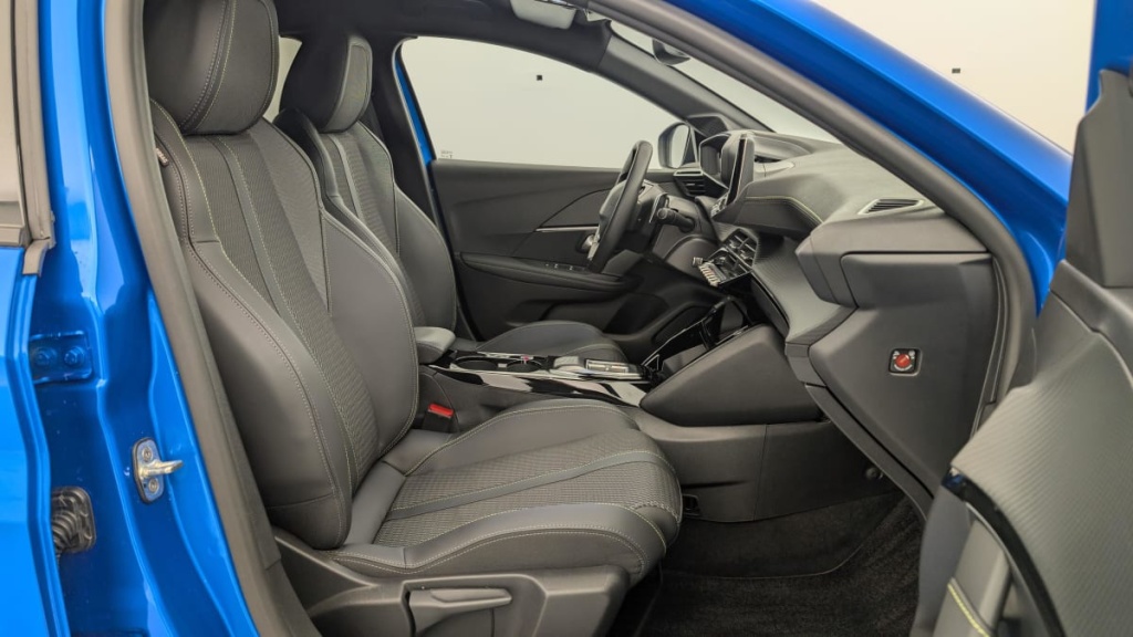 PEUGEOT 208 Hybrid 136 e-DCS6 GT - ref: 1-357704 - Photo 9