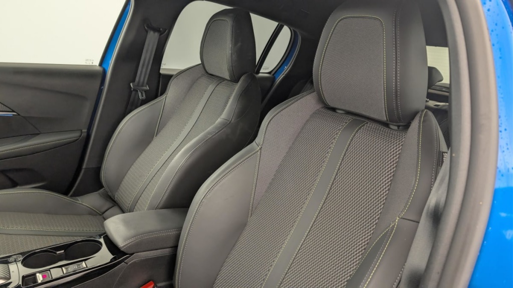 PEUGEOT 208 Hybrid 136 e-DCS6 GT - ref: 1-357706 - Photo 16