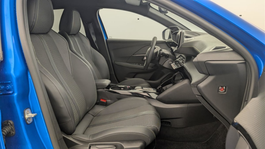 PEUGEOT 208 Hybrid 136 e-DCS6 GT - ref: 1-357706 - Photo 9