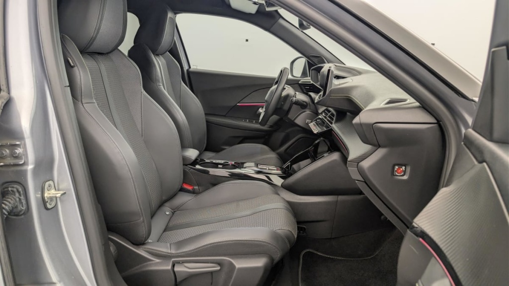 PEUGEOT 2008 136 ch GT - ref: 1-357811 - Photo 9