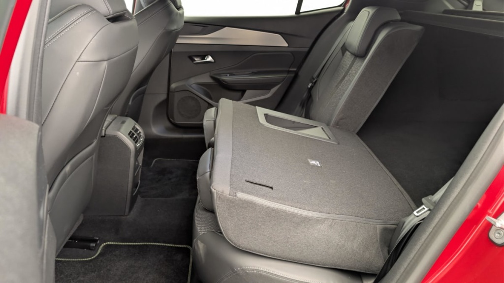 PEUGEOT 408 Hybrid 145 e-DCS6 GT - ref: 1-357882 - Photo 12