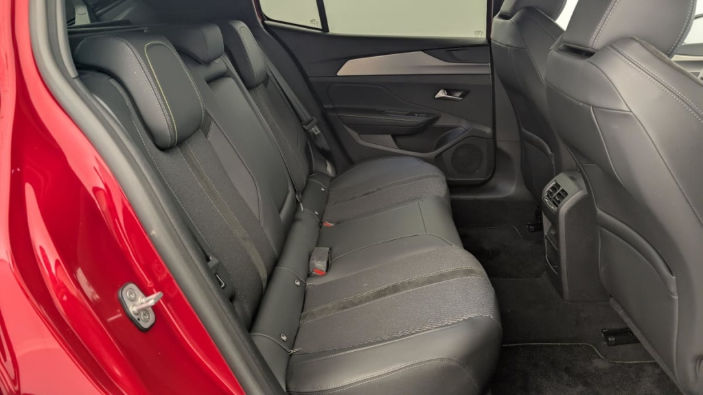 PEUGEOT 408 Hybrid 145 e-DCS6 GT - ref: 1-357883 - Photo 10