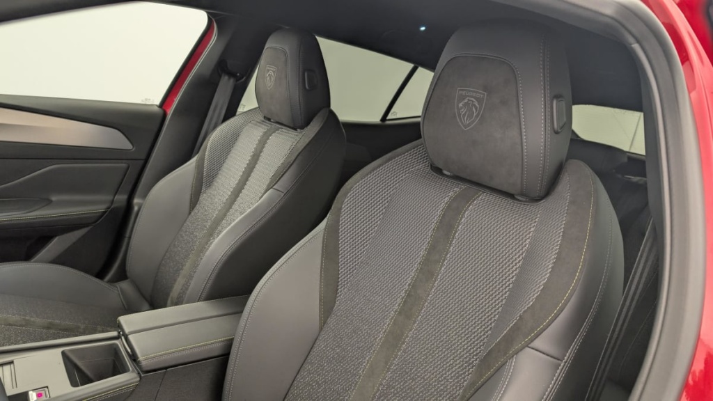 PEUGEOT 408 Hybrid 145 e-DCS6 GT - ref: 1-357883 - Photo 16