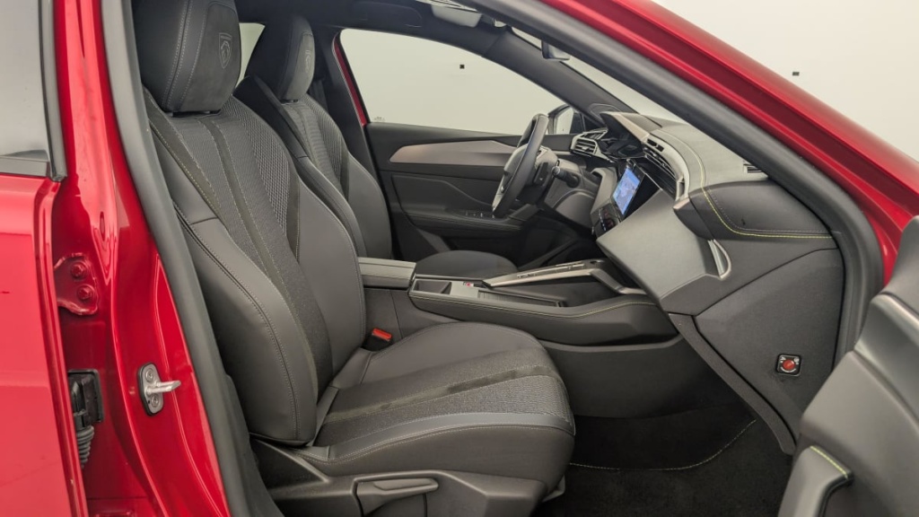 PEUGEOT 408 Hybrid 145 e-DCS6 GT - ref: 1-357883 - Photo 9