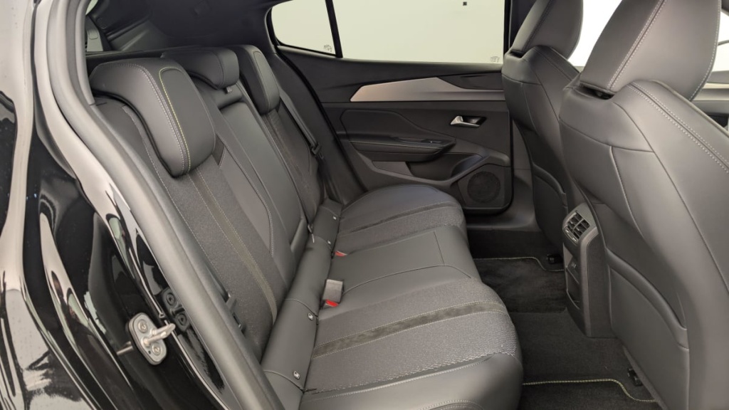 PEUGEOT 408 Hybrid 145 e-DCS6 GT - ref: 1-357907 - Photo 10
