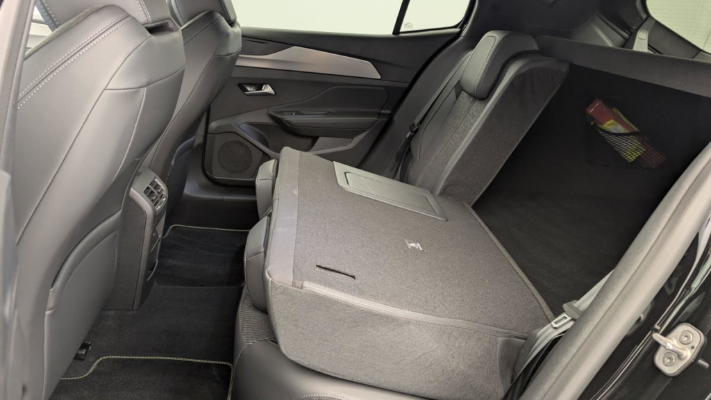 PEUGEOT 408 Hybrid 145 e-DCS6 GT - ref: 1-357907 - Photo 12