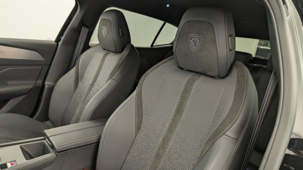 PEUGEOT 408 Hybrid 145 e-DCS6 GT - ref: 1-357907 - Photo 16