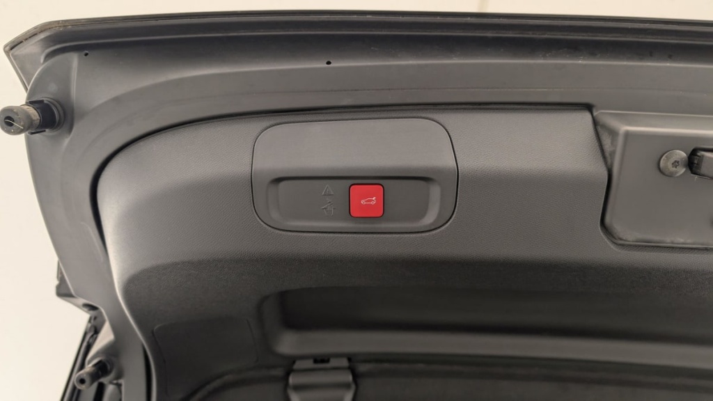 PEUGEOT 408 Hybrid 145 e-DCS6 GT - ref: 1-357907 - Photo 20