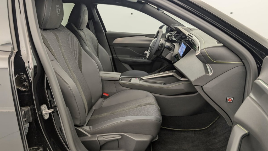 PEUGEOT 408 Hybrid 145 e-DCS6 GT - ref: 1-357907 - Photo 9