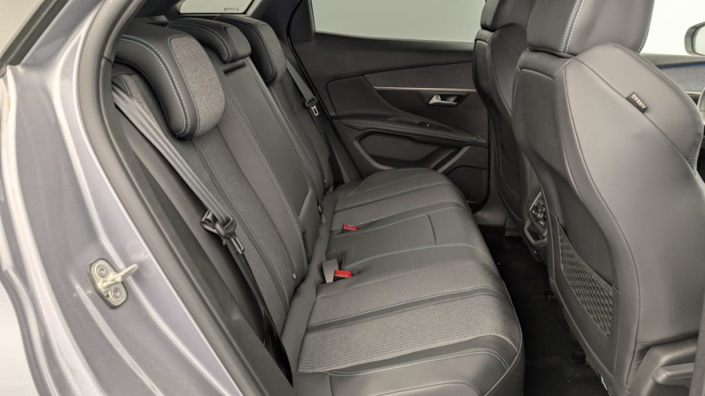 PEUGEOT 3008 Hybrid 225 e-EAT8 Allure Pack - ref: 1-357961 - Photo 10