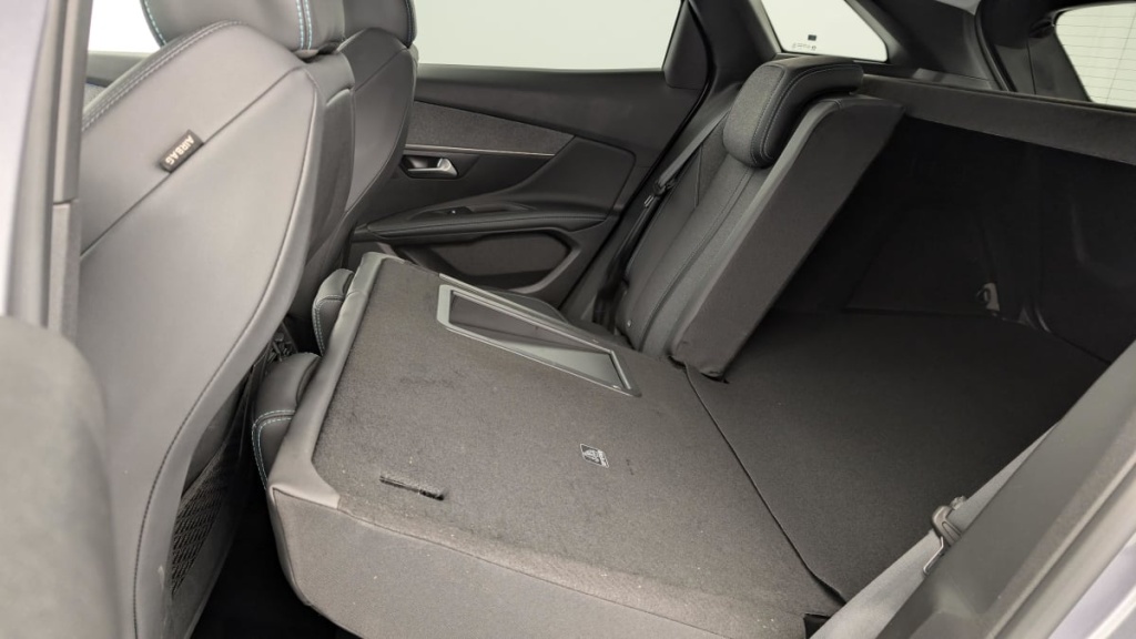 PEUGEOT 3008 Hybrid 225 e-EAT8 Allure Pack - ref: 1-357961 - Photo 12