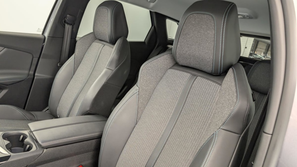 PEUGEOT 3008 Hybrid 225 e-EAT8 Allure Pack - ref: 1-357961 - Photo 16