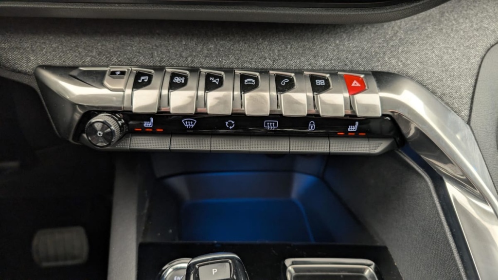 PEUGEOT 3008 Hybrid 225 e-EAT8 Allure Pack - ref: 1-357961 - Photo 20