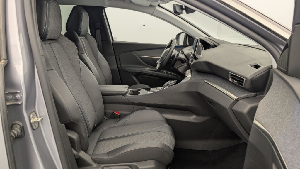 PEUGEOT 3008 Hybrid 225 e-EAT8 Allure Pack - ref: 1-357961 - Photo 9