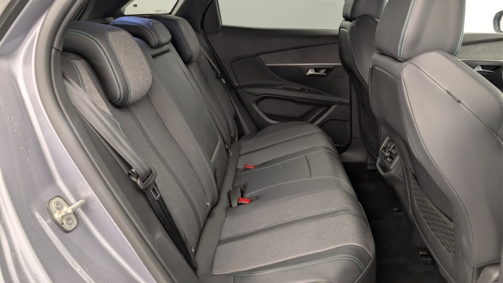 PEUGEOT 3008 Hybrid 225 e-EAT8 Allure Pack - ref: 1-357962 - Photo 10