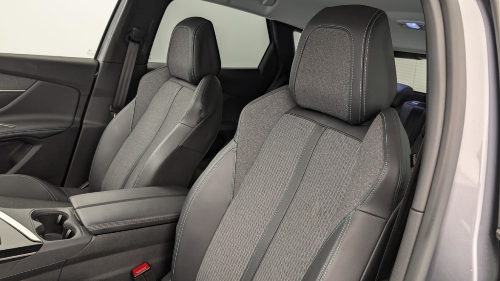 PEUGEOT 3008 Hybrid 225 e-EAT8 Allure Pack - ref: 1-357962 - Photo 16