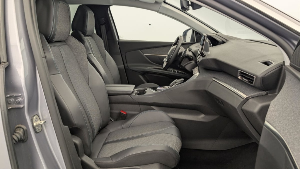 PEUGEOT 3008 Hybrid 225 e-EAT8 Allure Pack - ref: 1-357962 - Photo 9