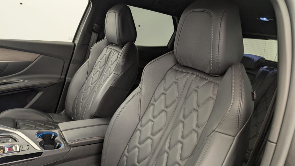 PEUGEOT 3008 Hybrid4 300 e-EAT8 GT Pack - ref: 1-358238 - Photo 16