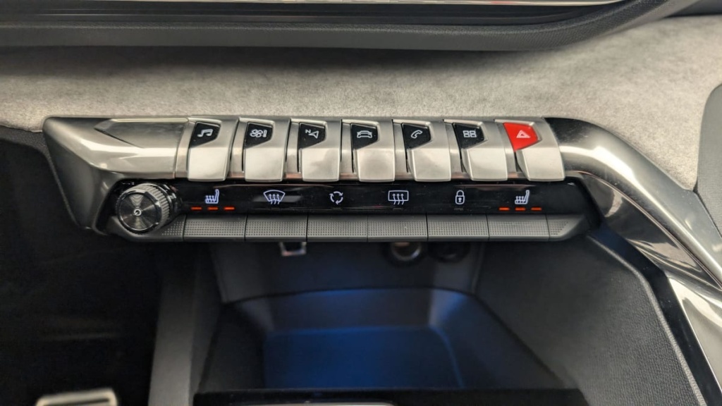 PEUGEOT 5008 Hybrid 136 e-DCS6 GT - ref: 1-358254 - Photo 20