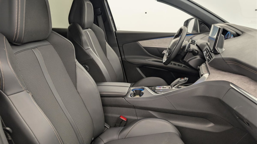 PEUGEOT 3008 Hybrid4 300 e-EAT8 GT - ref: 1-358341 - Photo 9