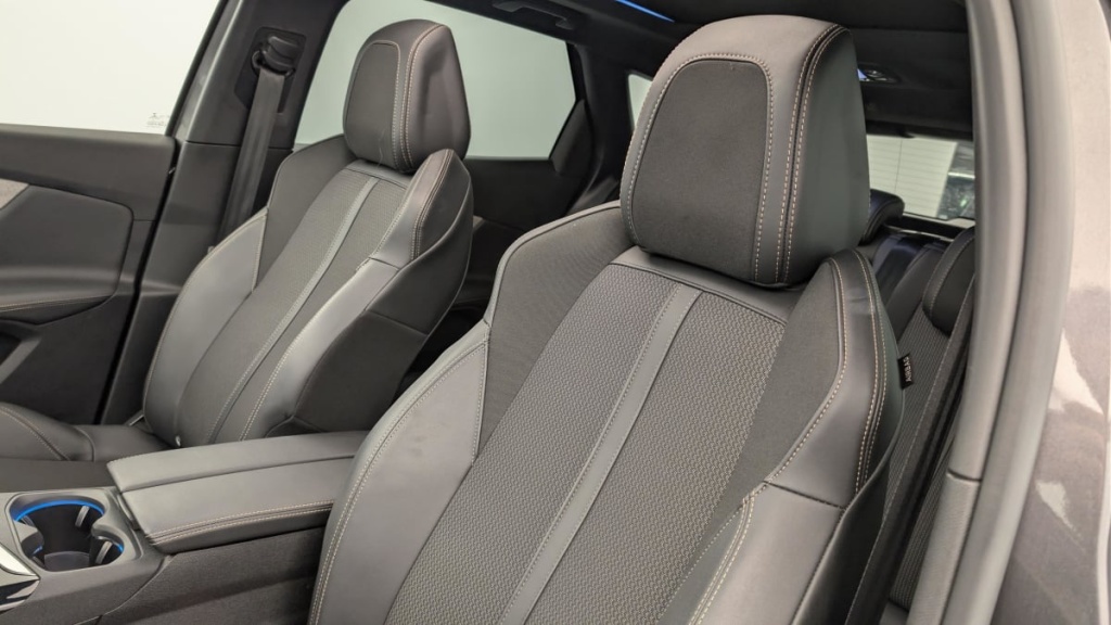 PEUGEOT 3008 Hybrid4 300 e-EAT8 GT - ref: 1-358342 - Photo 16