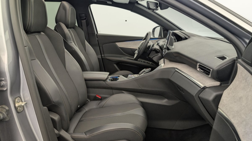 PEUGEOT 3008 Hybrid4 300 e-EAT8 GT - ref: 1-358344 - Photo 9