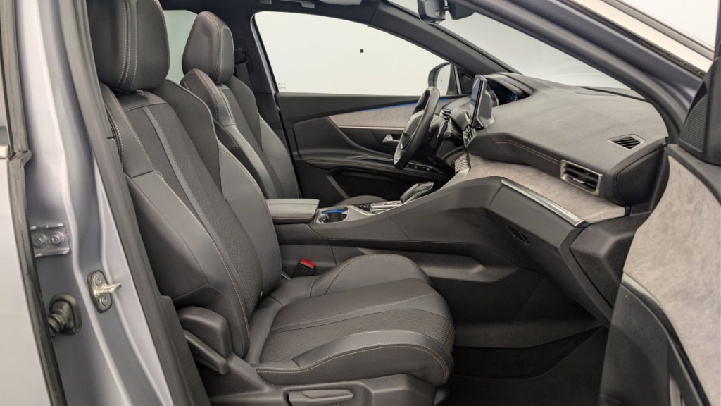 PEUGEOT 3008 Hybrid4 300 e-EAT8 GT - ref: 1-358357 - Photo 9