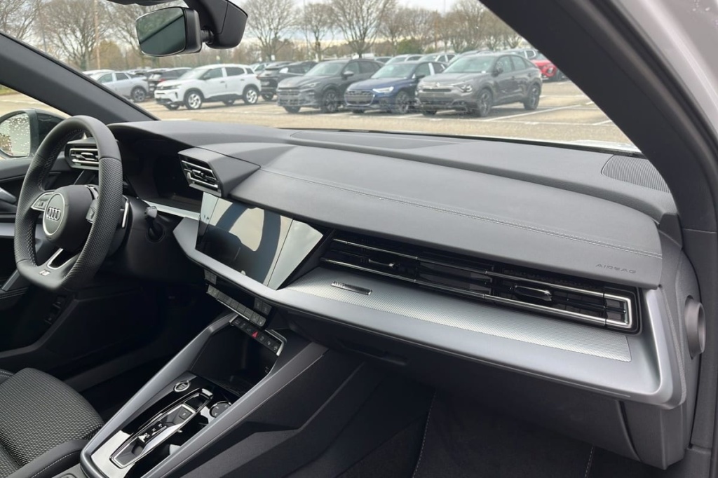 AUDI A3 Sportback 45 TFSI E HYBRIDE RECHARGEABLE 272 S TRONIC 6 S LINE - ref: 1-358902 - Photo 12