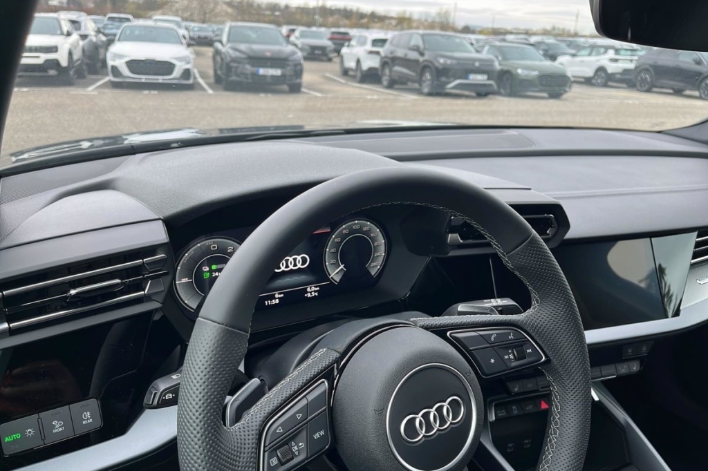 AUDI A3 Sportback 45 TFSI E HYBRIDE RECHARGEABLE 272 S TRONIC 6 S LINE - ref: 1-358906 - Photo 13