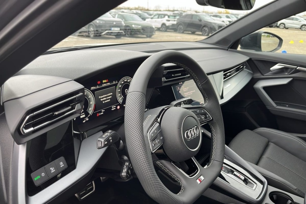 AUDI A3 Sportback 45 TFSI E HYBRIDE RECHARGEABLE 272 S TRONIC 6 S LINE - ref: 1-358909 - Photo 13