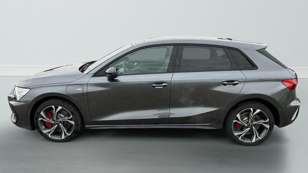 AUDI A3 Sportback 45 TFSI E HYBRIDE RECHARGEABLE 272 S TRONIC 6 S LINE - ref: 1-358909 - Photo 4