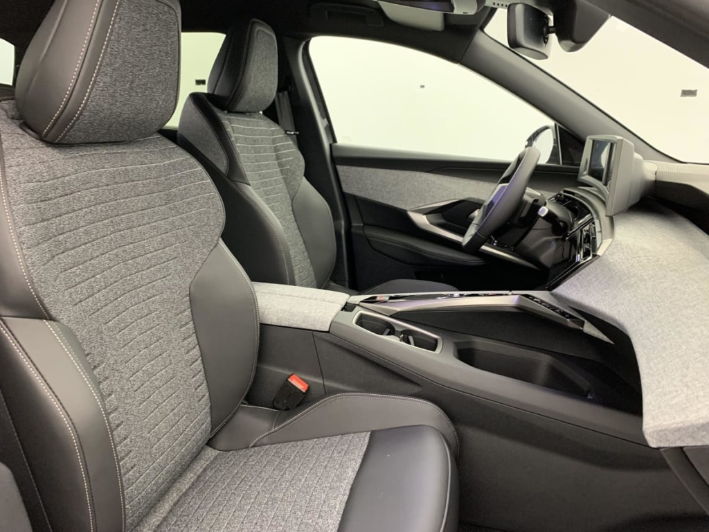 PEUGEOT 5008 Hybrid 145 e-DCS6 Allure - ref: 1-359448 - Photo 9