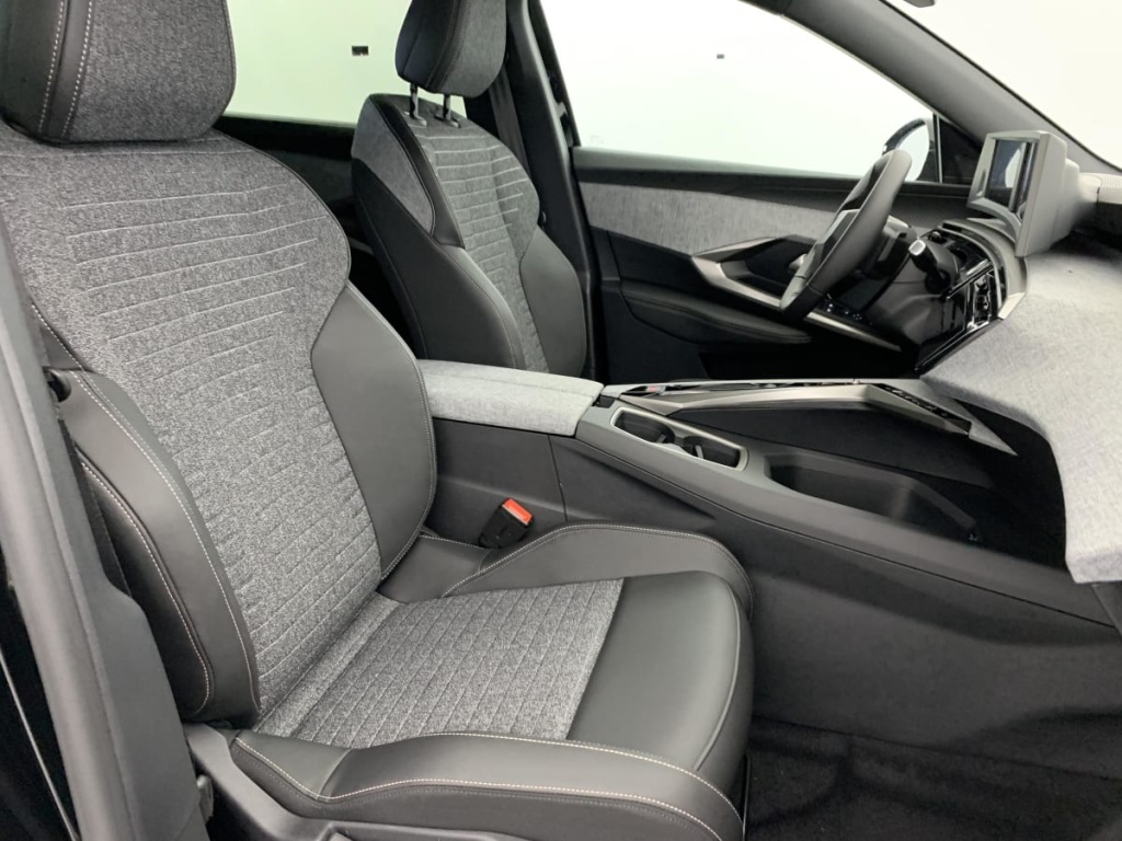 PEUGEOT 5008 Hybrid 145 e-DCS6 Allure - ref: 1-359457 - Photo 9