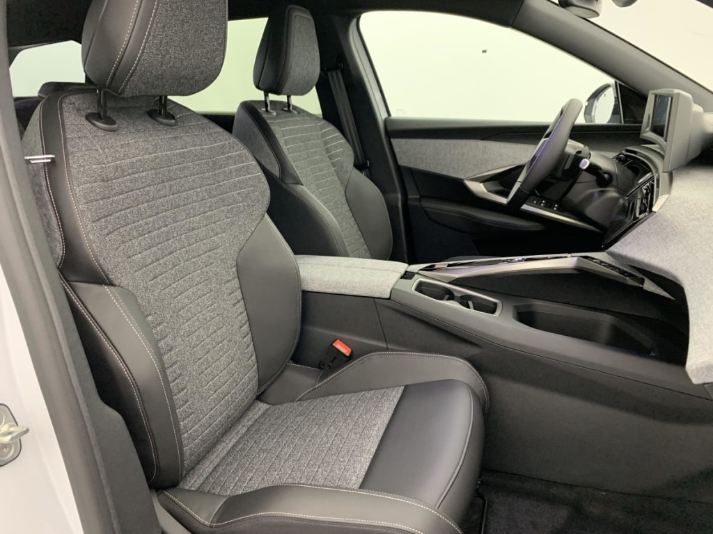 PEUGEOT 5008 Hybrid 145 e-DCS6 Allure - ref: 1-359462 - Photo 9