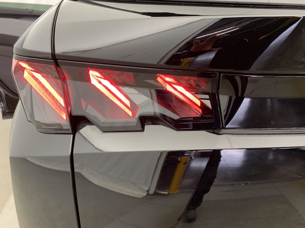 PEUGEOT 5008 Hybrid 145 e-DCS6 GT - ref: 1-359475 - Photo 20