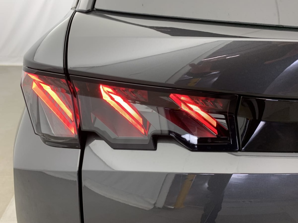 PEUGEOT 5008 Hybrid 145 e-DCS6 GT - ref: 1-359482 - Photo 14