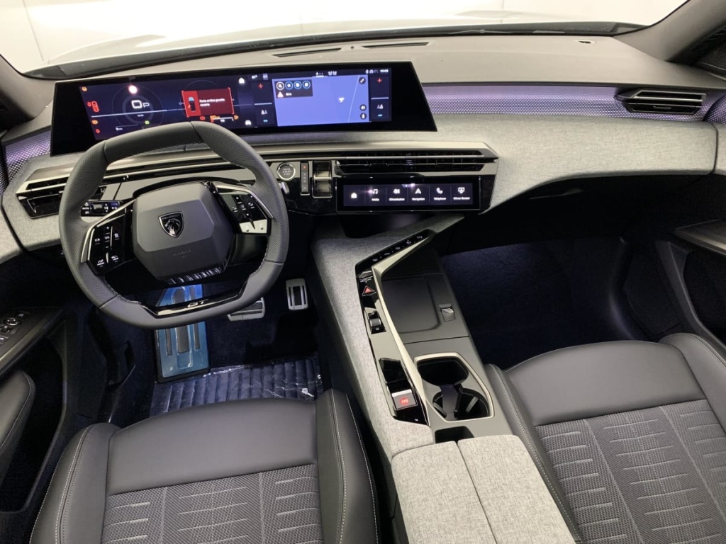 PEUGEOT 5008 Hybrid 145 e-DCS6 GT - ref: 1-359484 - Photo 14