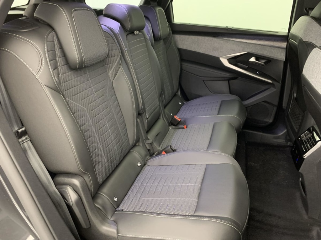 PEUGEOT 5008 Hybrid 145 e-DCS6 GT - ref: 1-359491 - Photo 10