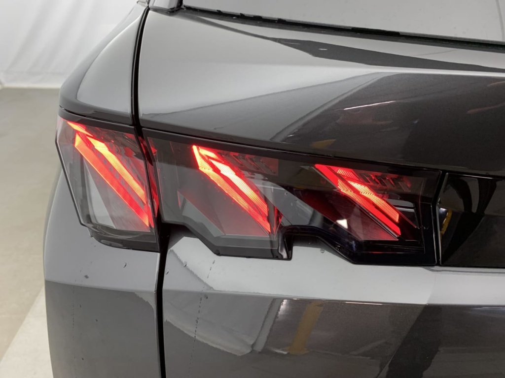PEUGEOT 5008 Hybrid 145 e-DCS6 GT - ref: 1-359491 - Photo 14
