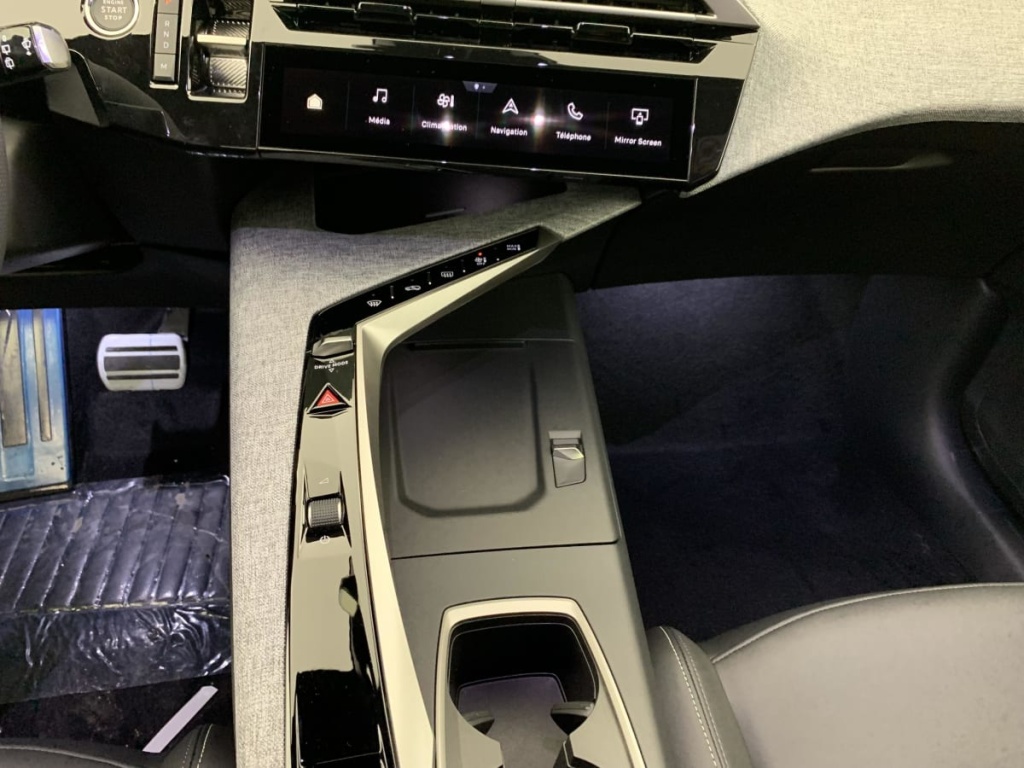 PEUGEOT 5008 Hybrid 145 e-DCS6 GT - ref: 1-359491 - Photo 20