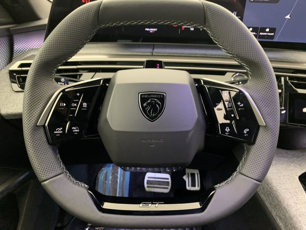 PEUGEOT 5008 Hybrid 145 e-DCS6 GT - ref: 1-359493 - Photo 17