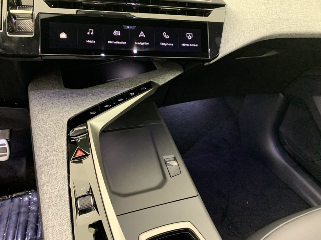 PEUGEOT 5008 Hybrid 145 e-DCS6 GT - ref: 1-359493 - Photo 20