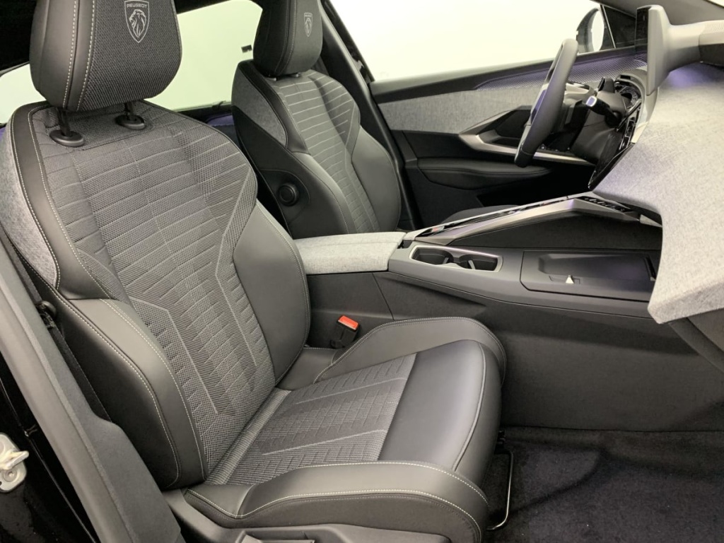 PEUGEOT 5008 Hybrid 145 e-DCS6 GT - ref: 1-359493 - Photo 9