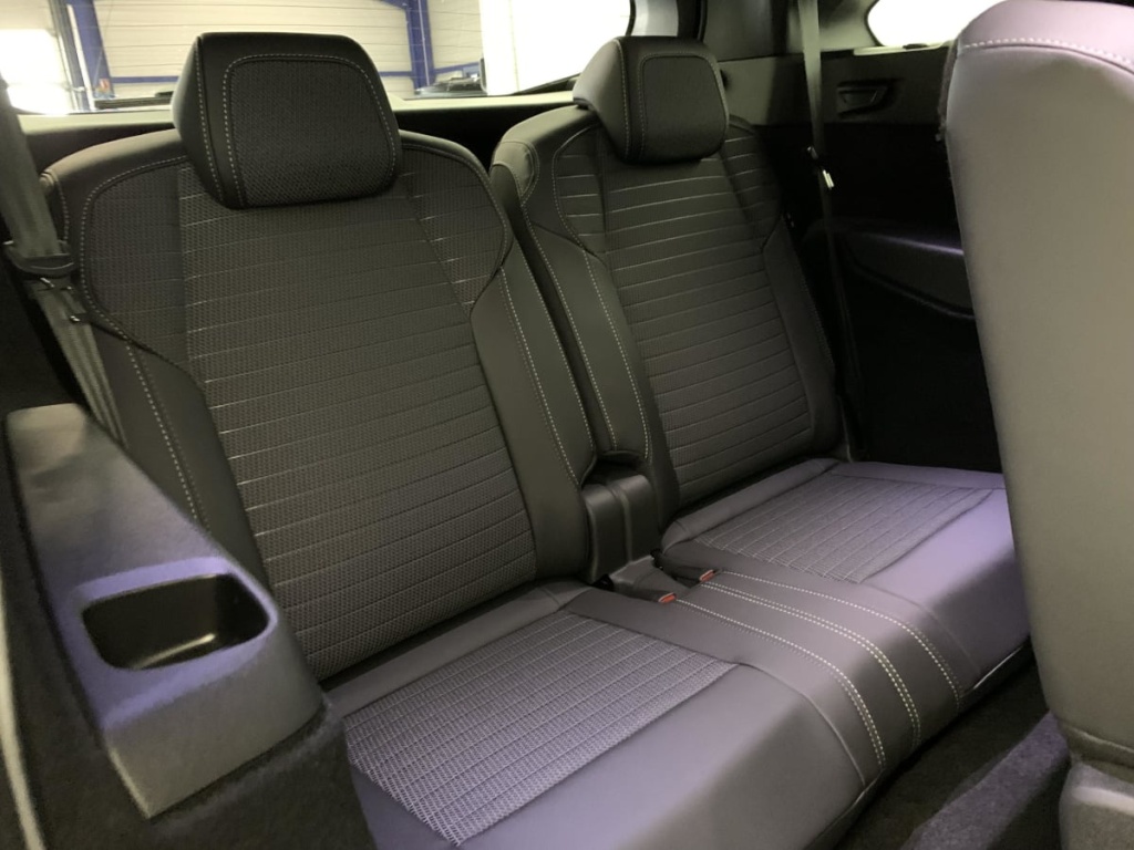 PEUGEOT 5008 Hybrid 145 e-DCS6 GT - ref: 1-359495 - Photo 11