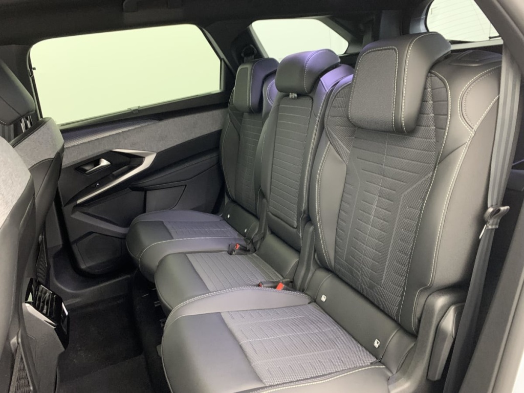 PEUGEOT 5008 Hybrid 145 e-DCS6 GT - ref: 1-359495 - Photo 19