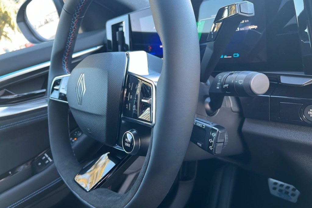 RENAULT Espace FULL HYBRID E-TECH 200 CH 7PL ESPRIT ALPINE - ref: 1-359777 - Photo 15