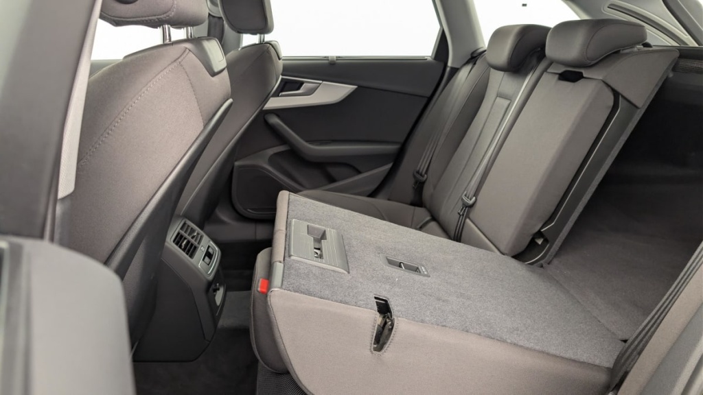 AUDI A4 Avant 35 TDI 163 S tronic 7 Design - ref: 1-360447 - Photo 12