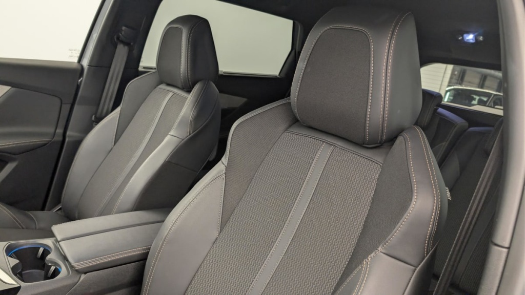 PEUGEOT 5008 Hybrid 136 e-DCS6 GT - ref: 1-360679 - Photo 16